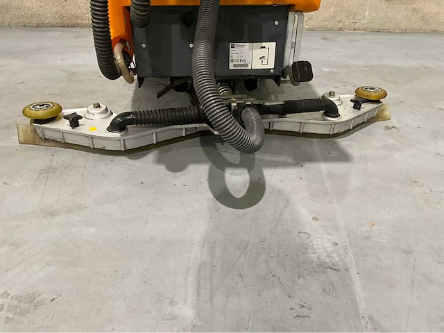 Taski swingo - 1850 - zelf rijdende achterloop schrob-zuig machine - afbeelding 2 van  11