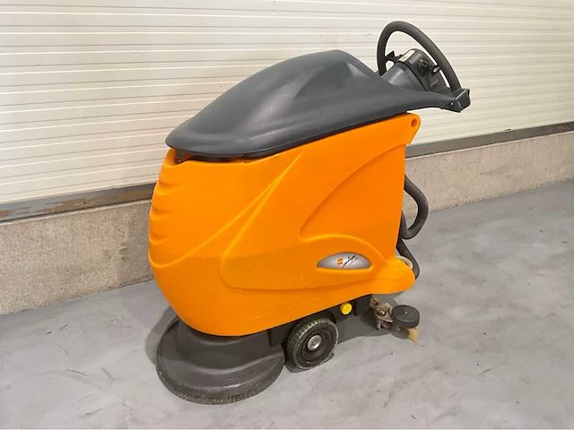 Taski swingo - 755b - zelf rijdende achterloop schrob-zuig machine - afbeelding 1 van  9