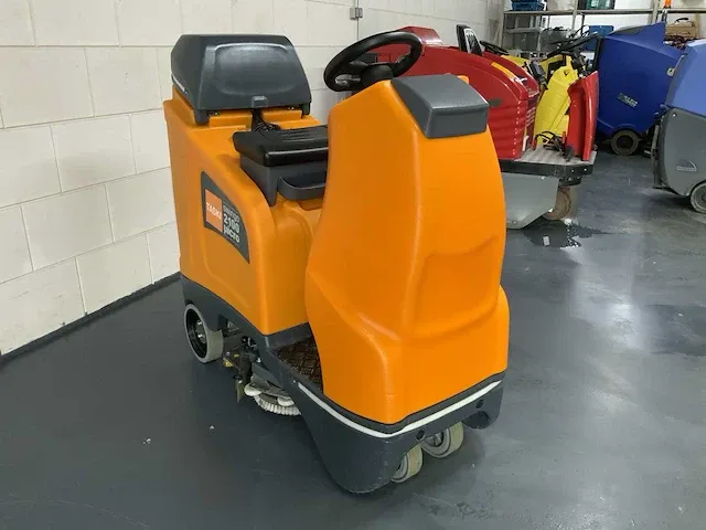 Taski swingo 2100 micro zelfrijdende schrobmachine - afbeelding 11 van  16