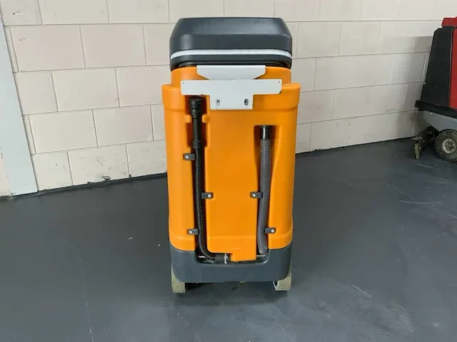 Taski swingo 2100 micro zelfrijdende schrobmachine - afbeelding 15 van  16