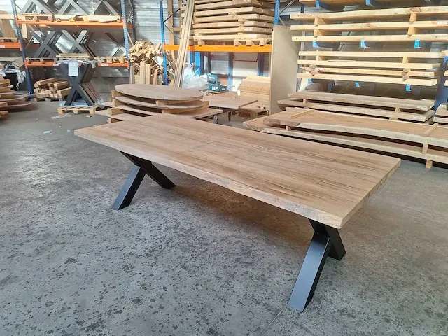 Teak boomstam eettafel 240 cm. - afbeelding 1 van  5