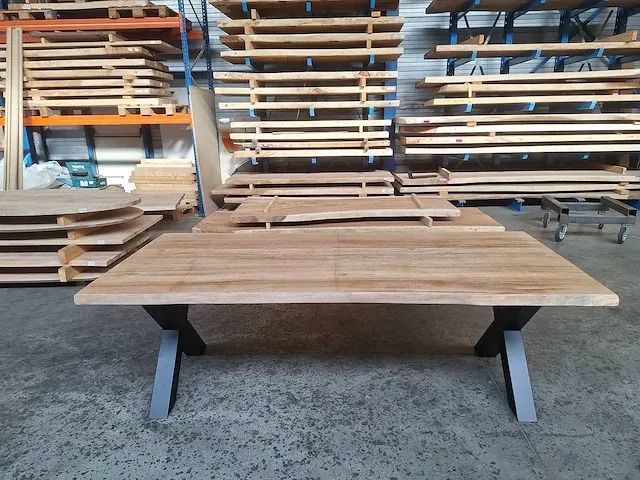 Teak boomstam eettafel 240 cm. - afbeelding 2 van  5