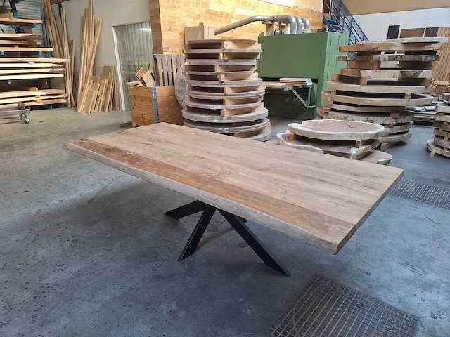 Teak boomstam eettafel 240 cm. - afbeelding 4 van  6