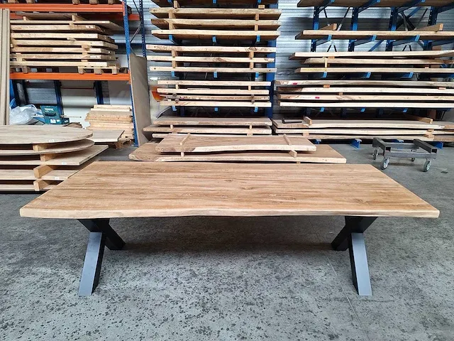 Teak boomstam eettafel 260 cm. - afbeelding 1 van  5