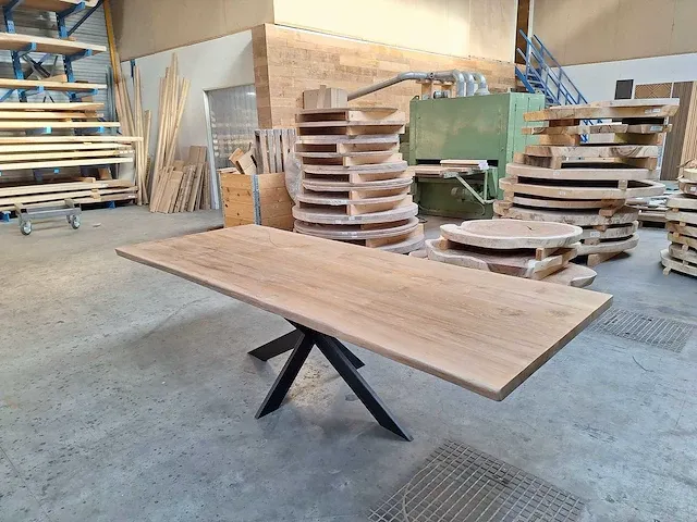 Teak boomstam eettafel 260 cm. - afbeelding 4 van  6