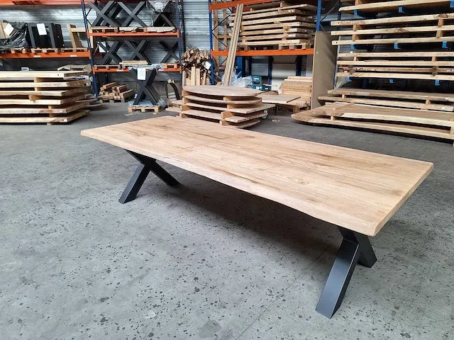 Teak boomstam eettafel 280 cm. - afbeelding 1 van  5