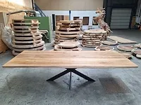 Teak boomstam eettafel 280 cm. - afbeelding 1 van  5