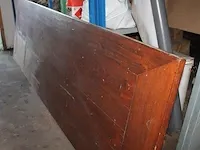 Teakhouten tafelblad 351 x 103 cm. let op! een gedeelte van het blad is reeds geschuurd.