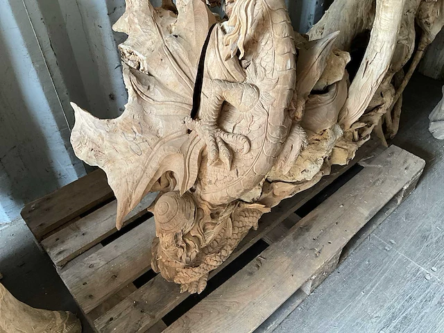 Teakhouten tuinbeeld draak - afbeelding 2 van  4