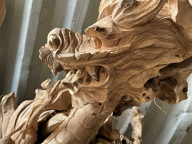 Teakhouten tuinbeeld draak - afbeelding 3 van  4