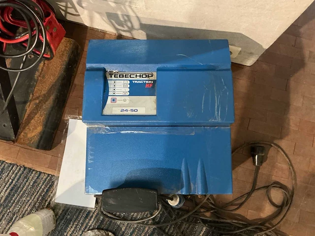 Tebechop - 24v 50a - acculaders - 2000 - afbeelding 1 van  3