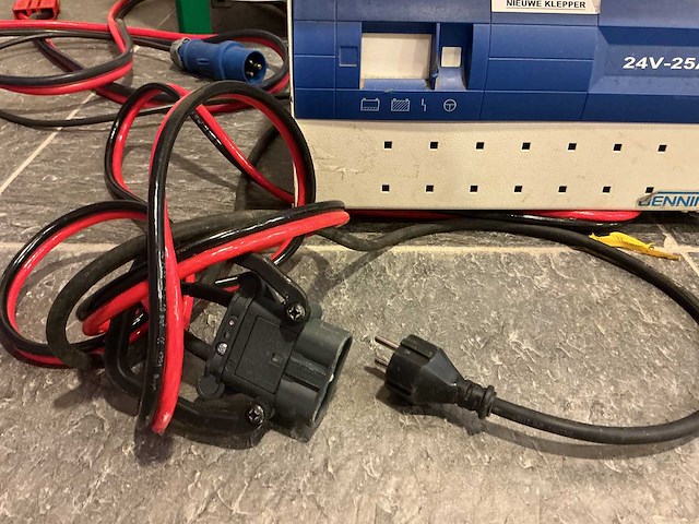 Tebetron - 24v 25a - acculaders - 2011 - afbeelding 2 van  3