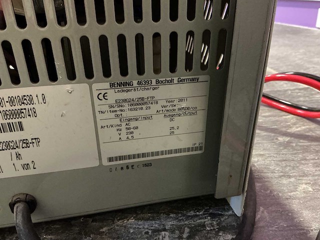 Tebetron - 24v 25a - acculaders - 2011 - afbeelding 3 van  3