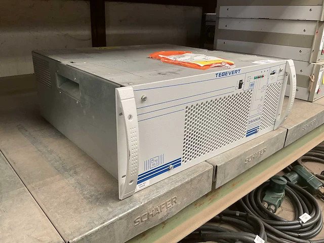 Tebevert 2500 g48 power inverter - afbeelding 1 van  8