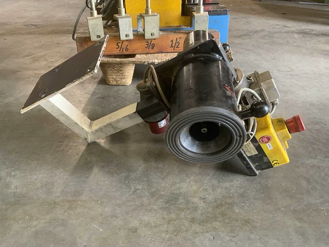 Techmaflex hydrauliekslangen snij/schilmachine - afbeelding 8 van  17
