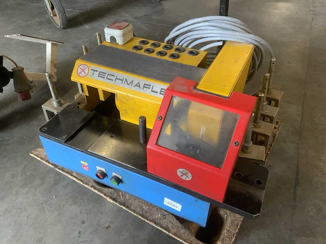 Techmaflex hydrauliekslangen snij/schilmachine - afbeelding 1 van  17