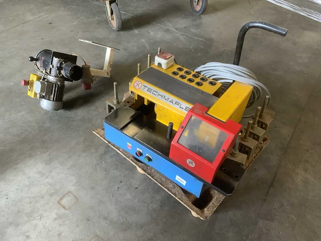 Techmaflex hydrauliekslangen snij/schilmachine - afbeelding 11 van  17