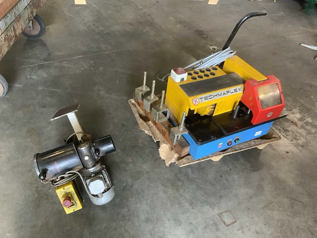 Techmaflex hydrauliekslangen snij/schilmachine - afbeelding 12 van  17