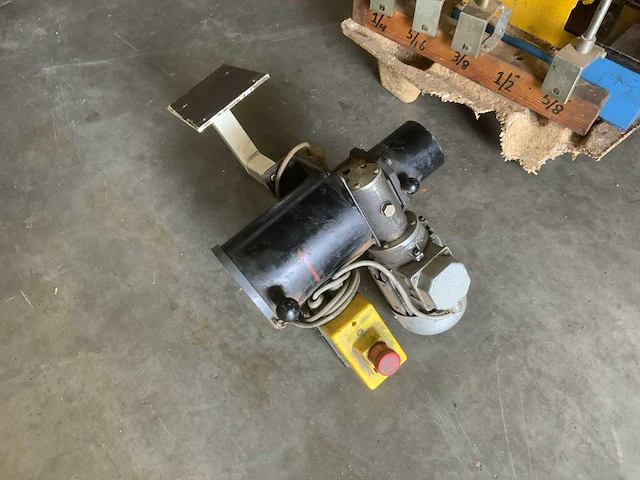 Techmaflex hydrauliekslangen snij/schilmachine - afbeelding 13 van  17