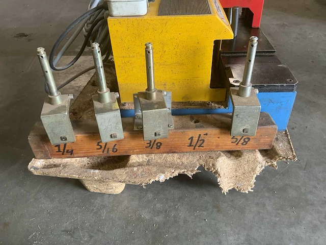 Techmaflex hydrauliekslangen snij/schilmachine - afbeelding 14 van  17