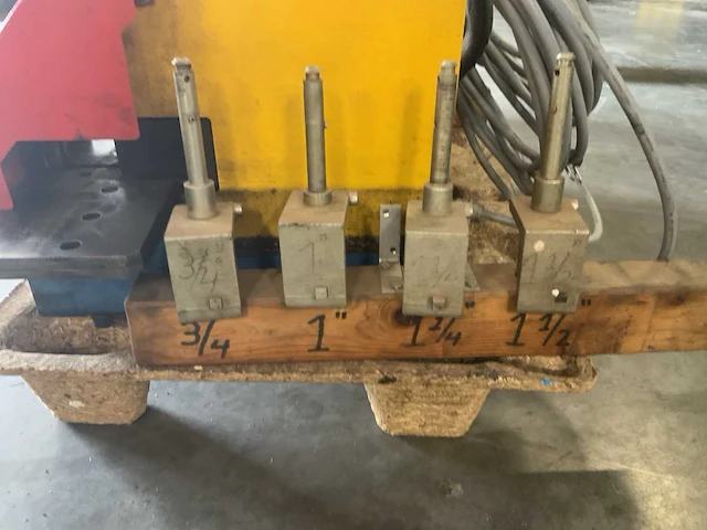 Techmaflex hydrauliekslangen snij/schilmachine - afbeelding 15 van  17