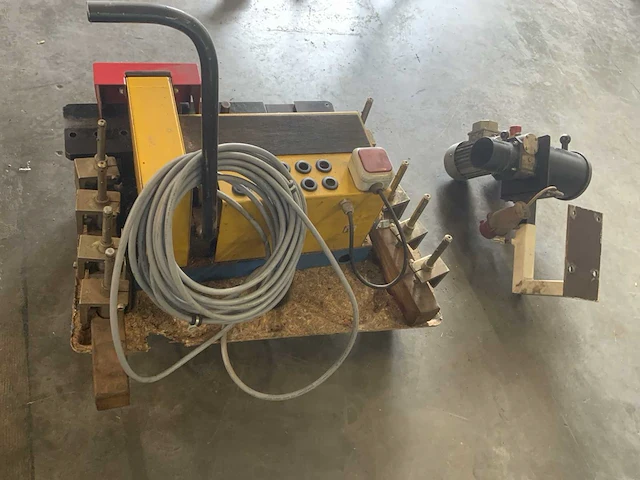 Techmaflex hydrauliekslangen snij/schilmachine - afbeelding 17 van  17