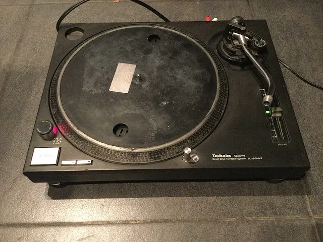 Technics sl 1210 mk2 - afbeelding 1 van  5