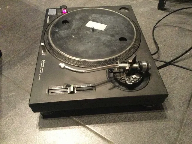 Technics sl 1210 mk2 - afbeelding 2 van  5