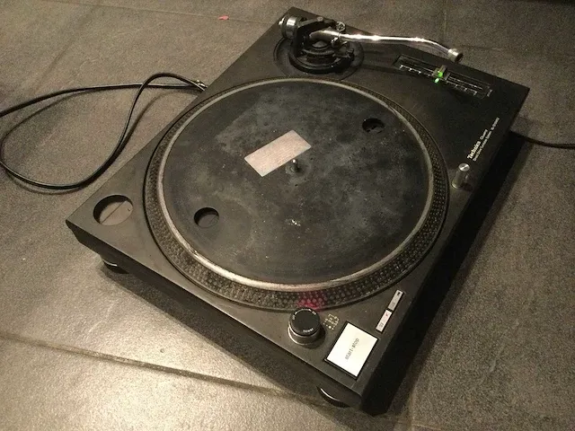 Technics sl 1210 mk2 - afbeelding 4 van  5
