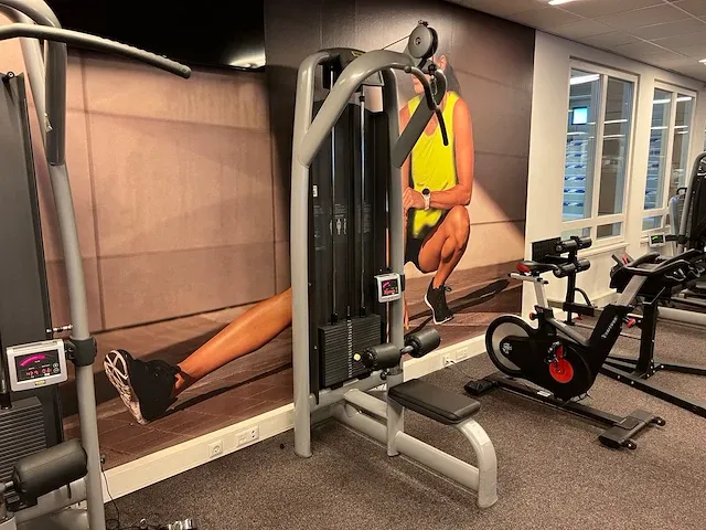 Technogym - multifunctionele lat machine - afbeelding 2 van  5