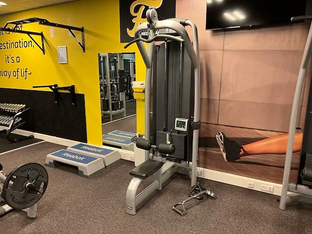 Technogym - multifunctionele lat machine - afbeelding 1 van  3