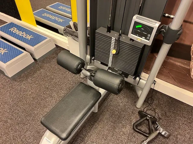 Technogym - multifunctionele lat machine - afbeelding 2 van  3