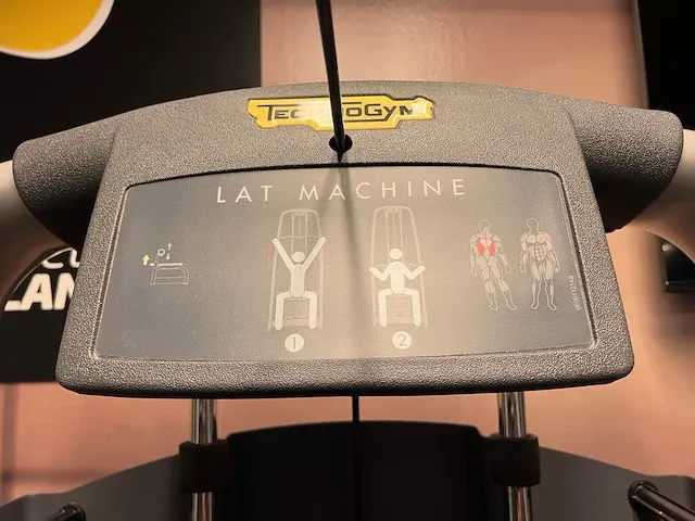 Technogym - multifunctionele lat machine - afbeelding 3 van  3
