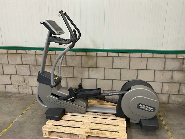 Technogym - synchro excite - 500isp - crosstrainer - afbeelding 1 van  4