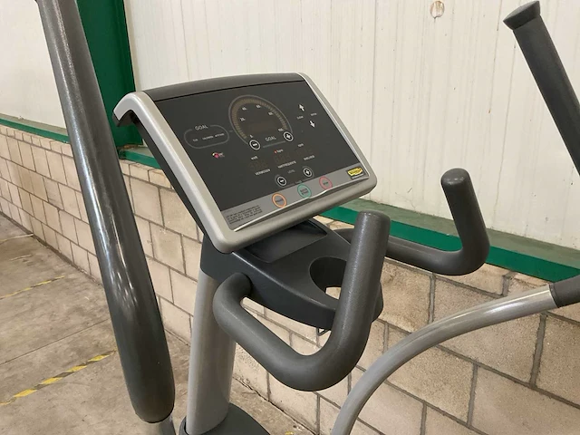Technogym - synchro excite - 500isp - crosstrainer - afbeelding 2 van  4