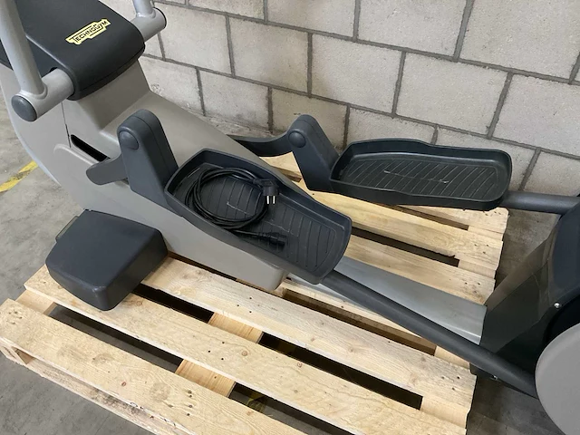 Technogym - synchro excite - 700 - crosstrainer - afbeelding 3 van  4