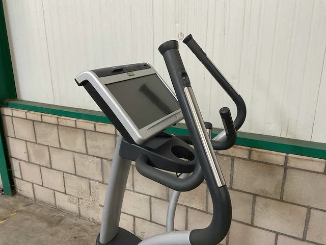 Technogym - synchro excite - 700 - crosstrainer - afbeelding 2 van  3