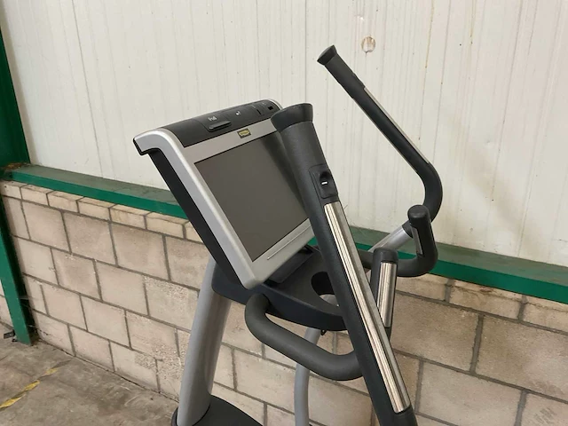 Technogym - synchro excite - 700 - crosstrainer - afbeelding 2 van  4