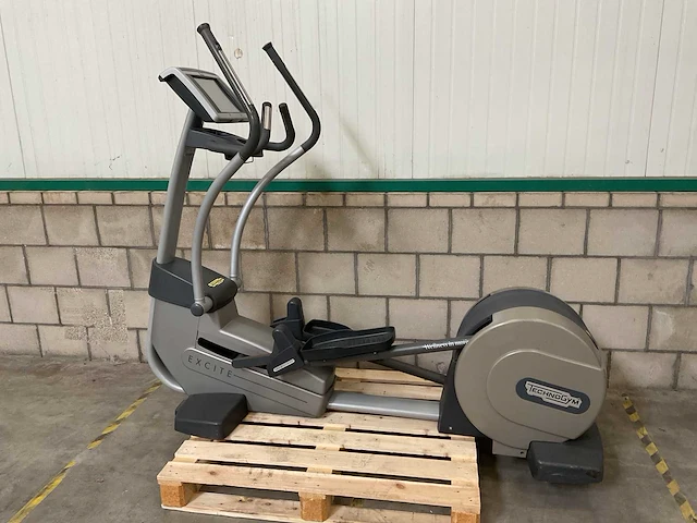 Technogym - synchro excite - 700ip - crosstrainer - afbeelding 1 van  4