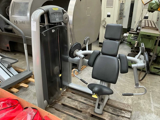 Technogym arm curl fitness apparaat - afbeelding 1 van  7
