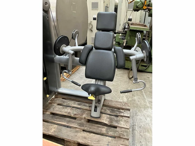 Technogym arm curl fitness apparaat - afbeelding 3 van  7