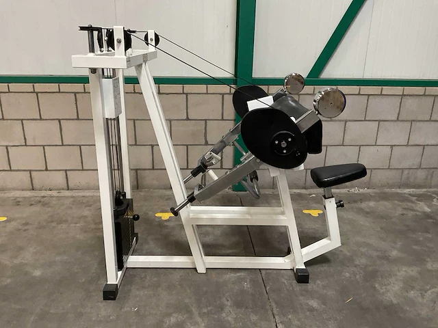 Technogym arm curl - afbeelding 1 van  4