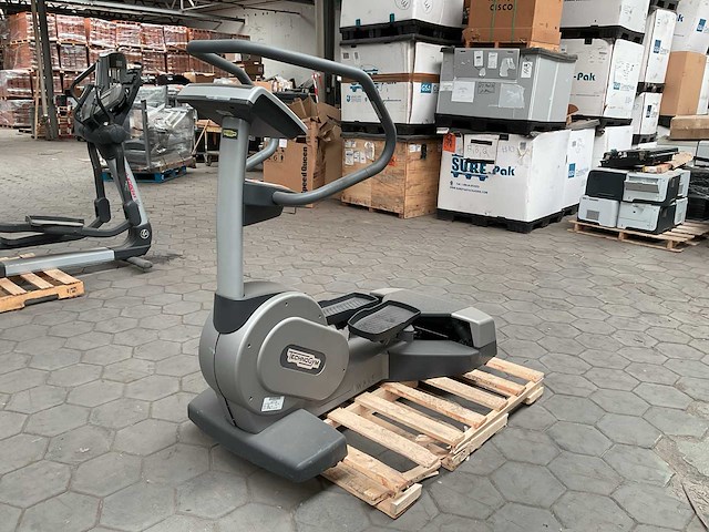 Technogym cardio wave crosstrainer - afbeelding 1 van  6