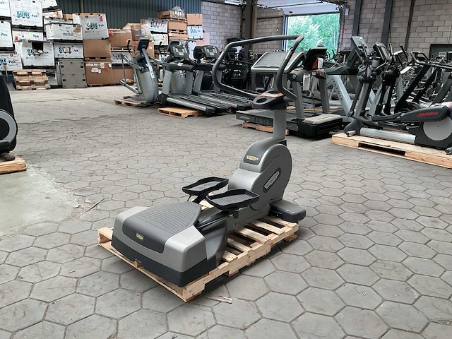 Technogym cardio wave crosstrainer - afbeelding 3 van  6