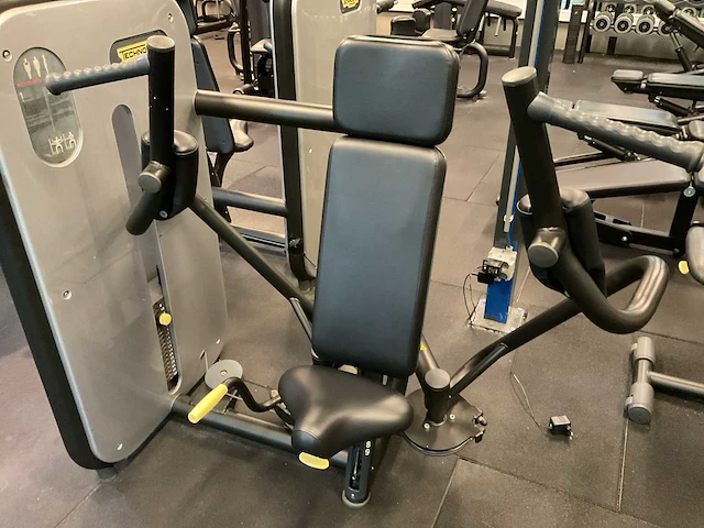 Technogym element pectoral machine - afbeelding 2 van  7