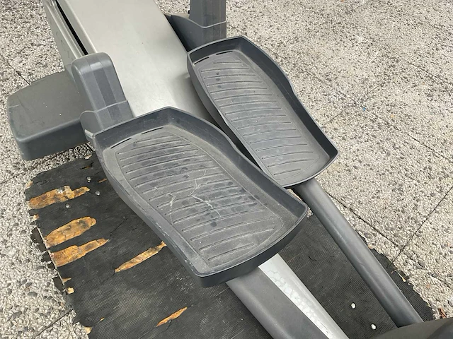 Technogym excite crosstrainer - afbeelding 8 van  12