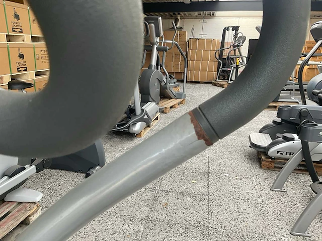 Technogym excite crosstrainer - afbeelding 10 van  12