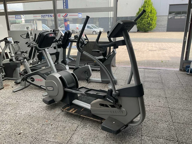 Technogym excite crosstrainer - afbeelding 4 van  11