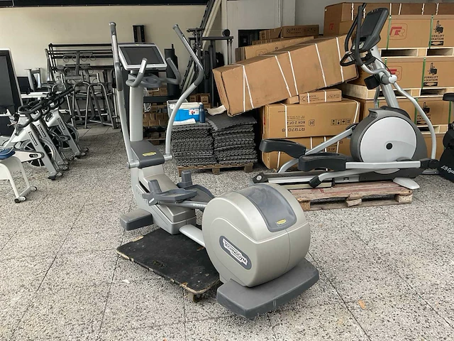 Technogym excite crosstrainer - afbeelding 3 van  10