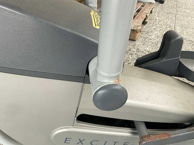 Technogym excite crosstrainer - afbeelding 6 van  10